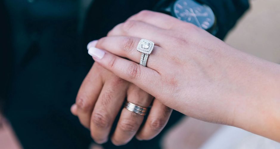 Traditional vs. Contemporary: Which Wedding Band is Right for You