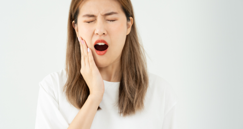 Early Signs of Tooth Decay Most People Ignore (1)